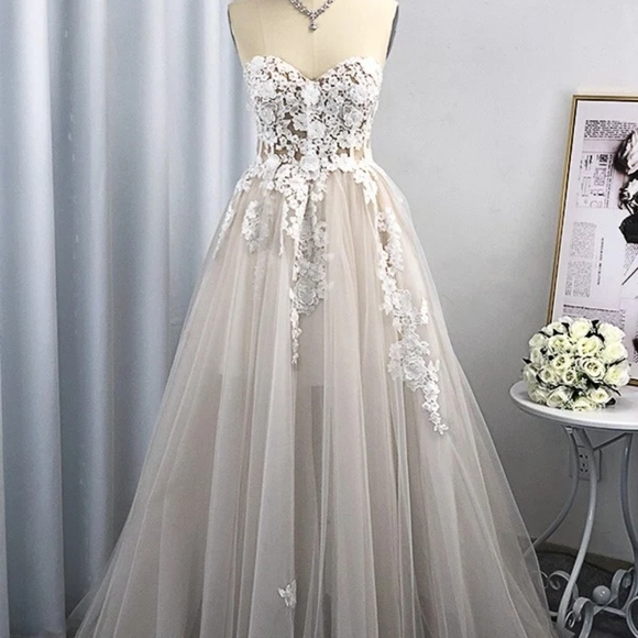 Wedding Dress - Picture 6 of 7